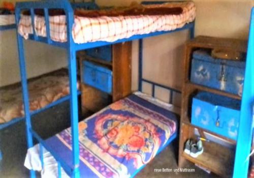 Neue Betten und Matratzen fürs Waisenhaus 